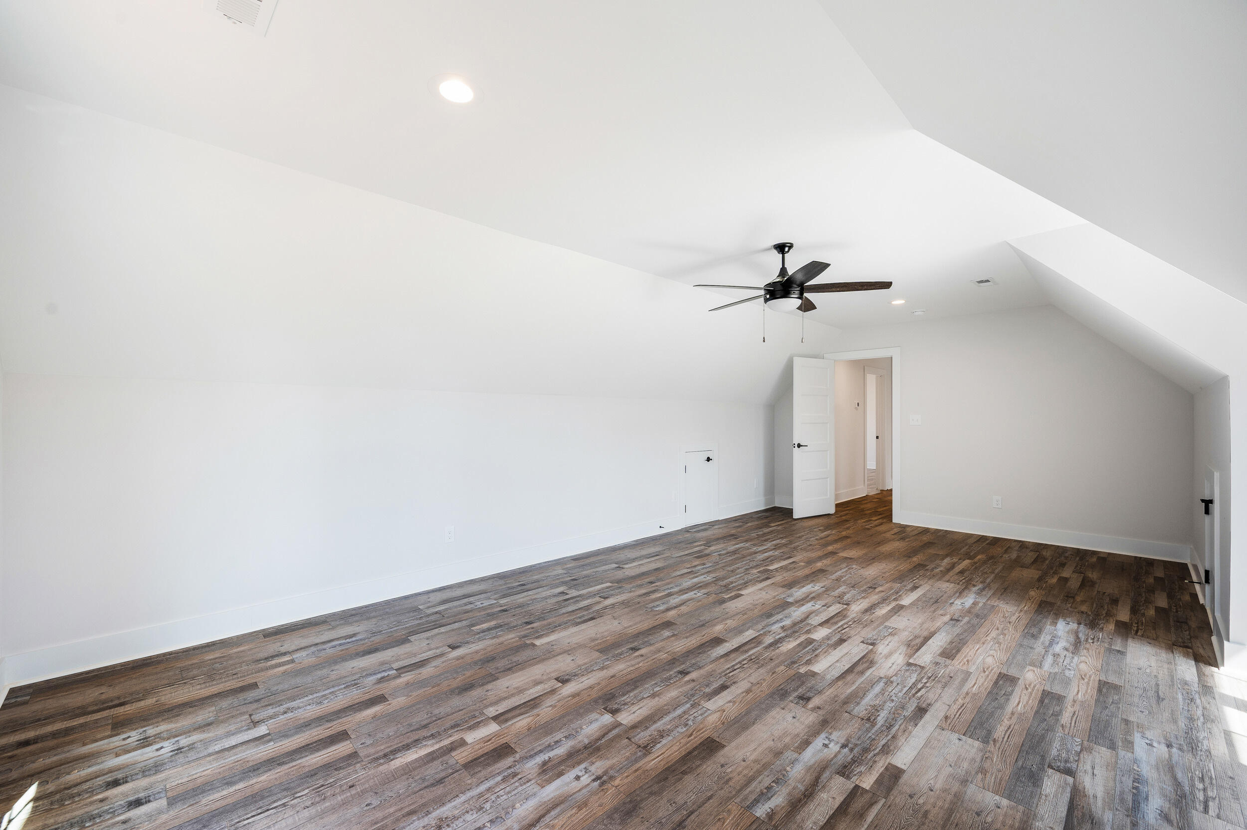 2199 Cottontown Road Forest, VA 24551 - Photo 25 of 35 wooden floor in an empty room