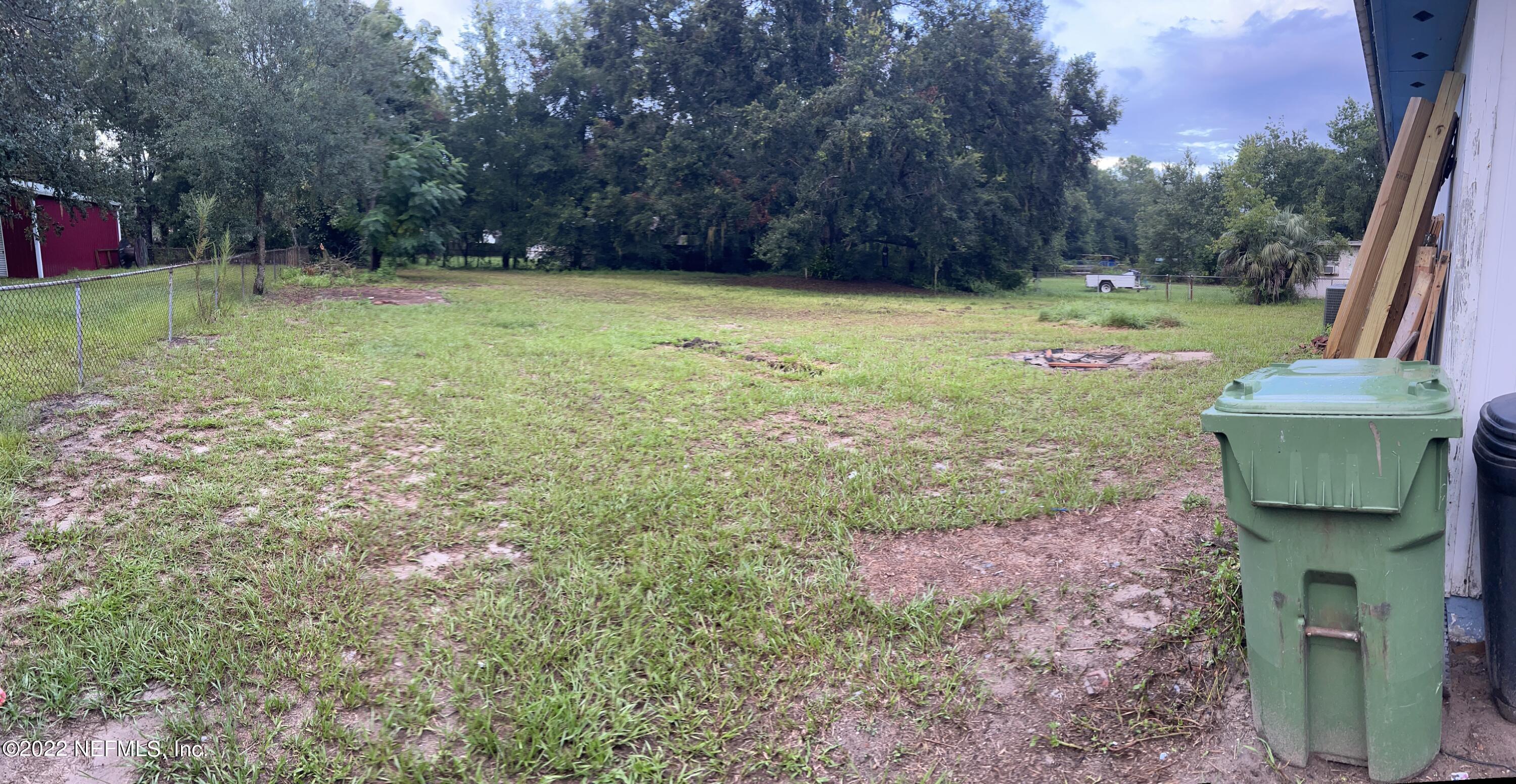 120 Kelly Smith School Road Palatka, FL 32177 - Photo 4 of 17 a view of a backyard