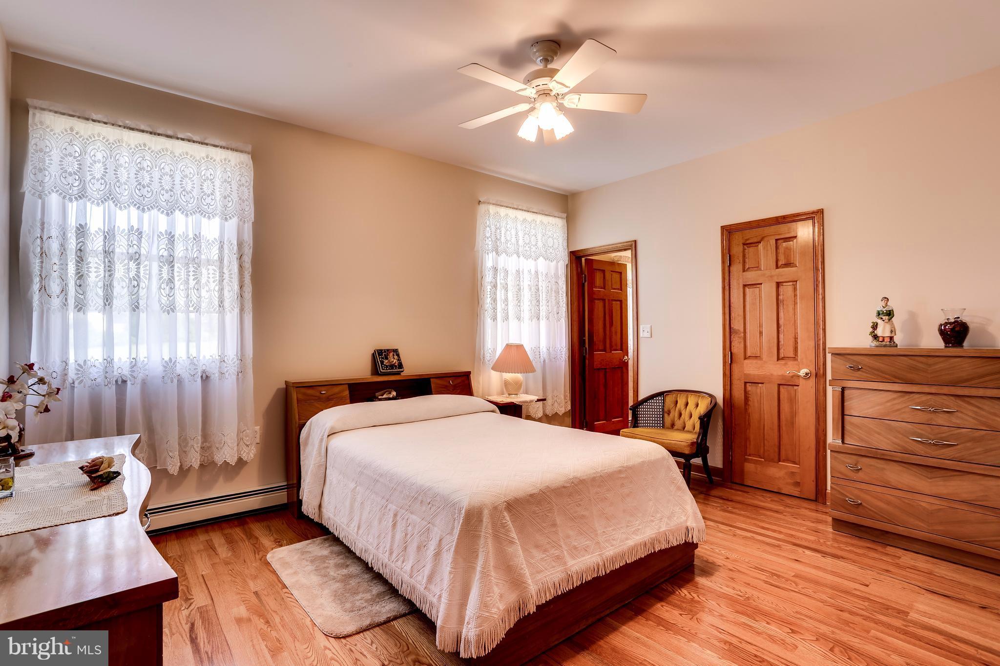 17194 Hardy Road Mount Airy, MD 21771 - Photo 13 of 29 1 st Bedroom w/ Full Bath