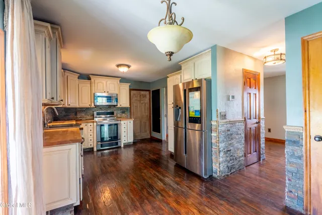 $679,900 | 31 Safford Road, Argyle, NY 12809