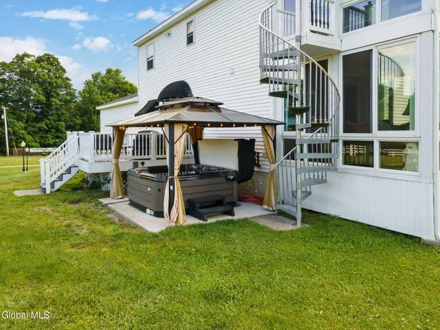 $679,900 | 31 Safford Road, Argyle, NY 12809