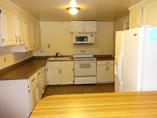 184 Maple Street, Unit 2 Danvers, MA 01923 - Photo 3 of 10 Gallery Image 3
