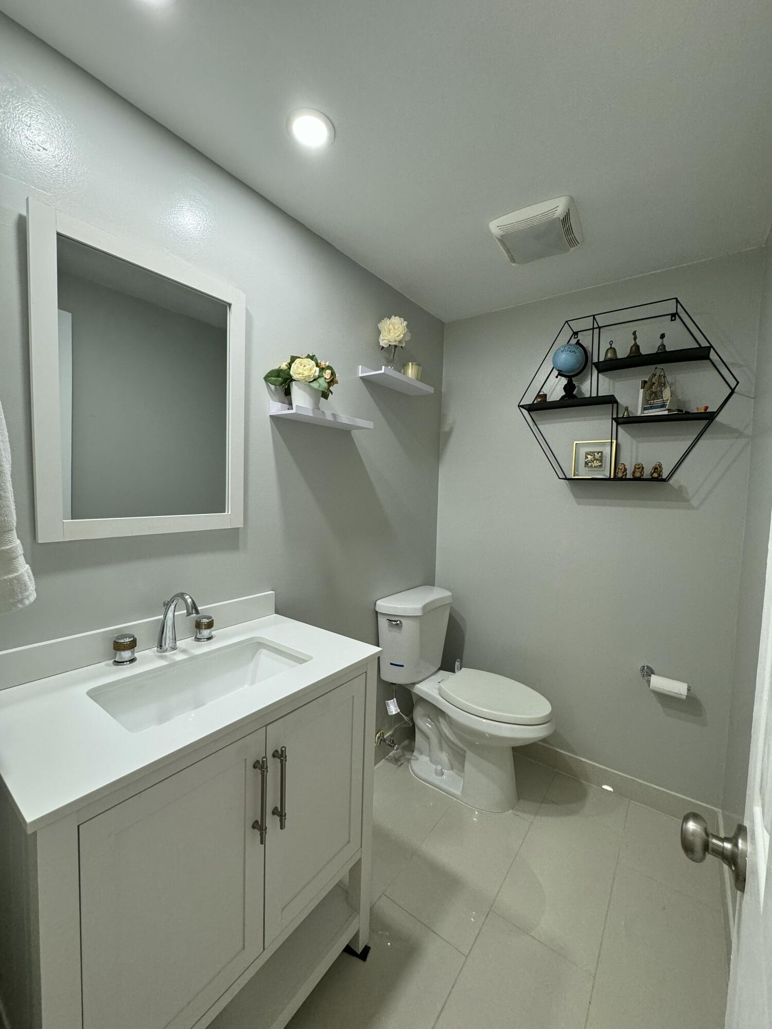 9355 Southwest 8th Street, Unit 417 Boca Raton, FL 33428 - Photo 8 of 27 IMG_9127