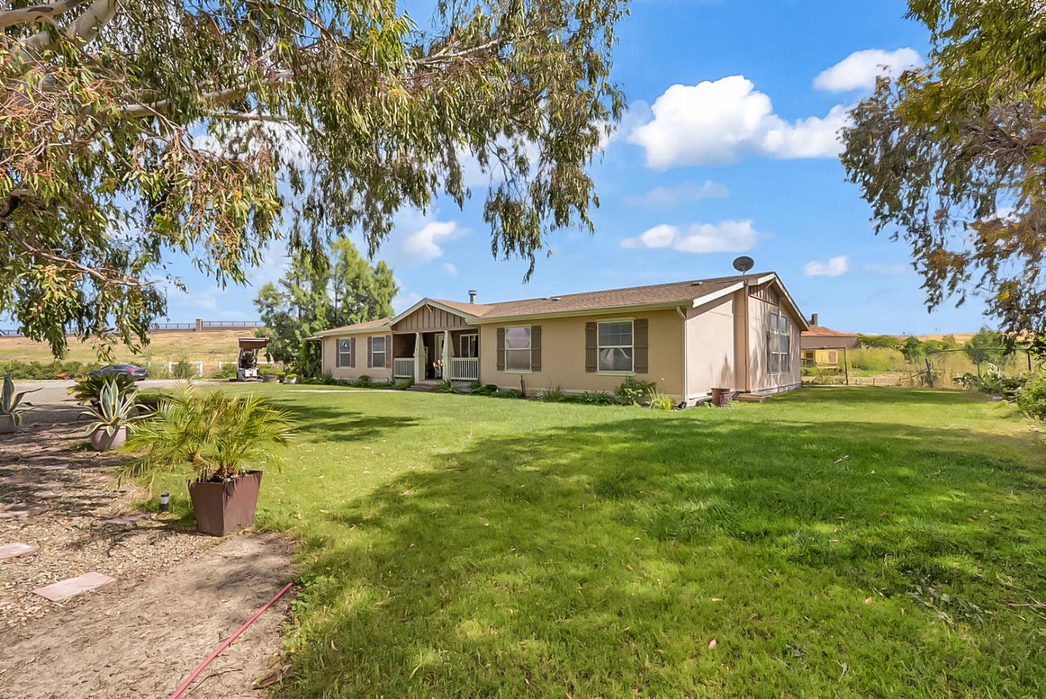 19814 West Grant Line Road Tracy, CA 95391 - Photo 25 of 57 a front view of a house with a garden