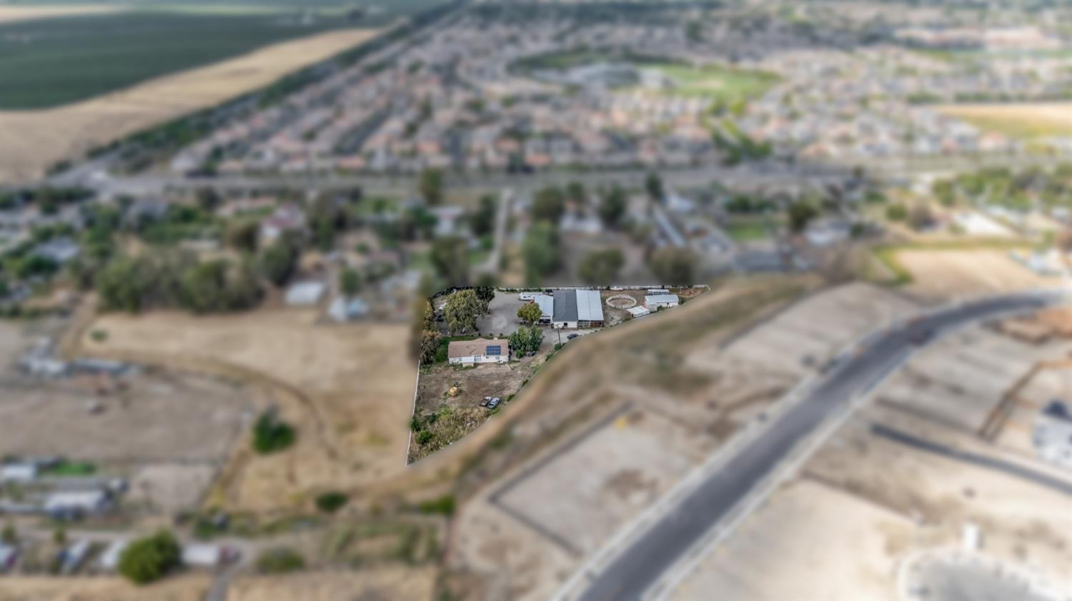 19814 West Grant Line Road Tracy, CA 95391 - Photo 46 of 57 a view of a yard