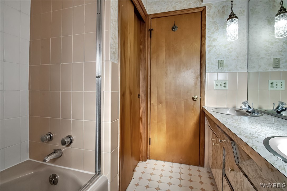 3985 Clinton Street West Seneca, NY 14224 - Photo 15 of 30 Full Bath 2 - 2nd Floor