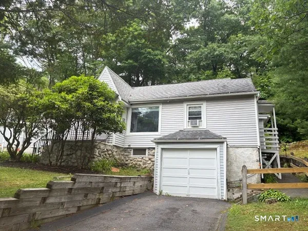 $1,300 | 10 Old Waterbury Road, Unit 1, Middlebury, CT 06762
