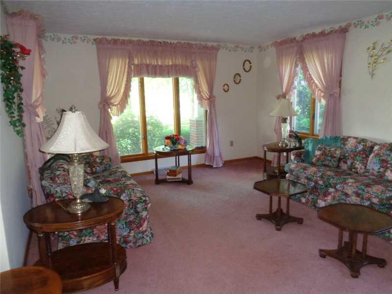 25 Carlisle Road Transfer, PA 16154 - Photo 11 of 16 Living Room.