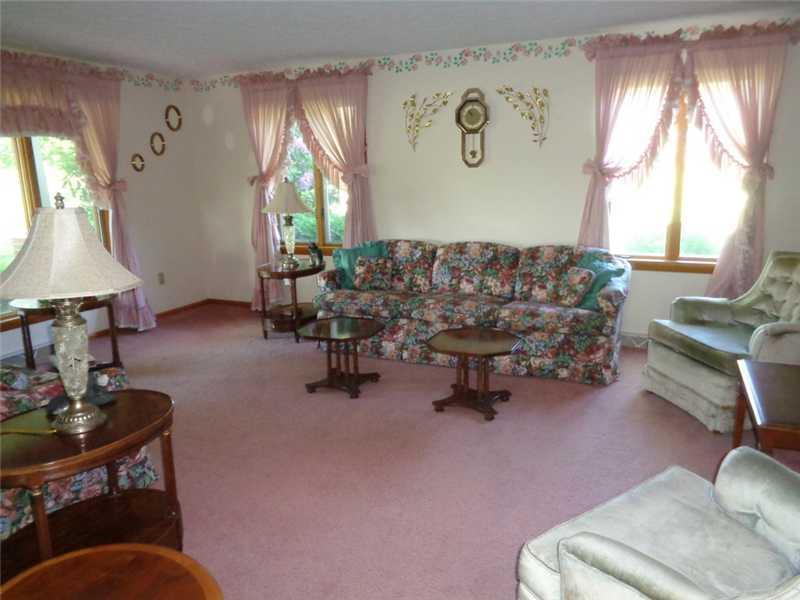 25 Carlisle Road Transfer, PA 16154 - Photo 10 of 16 Living Room.