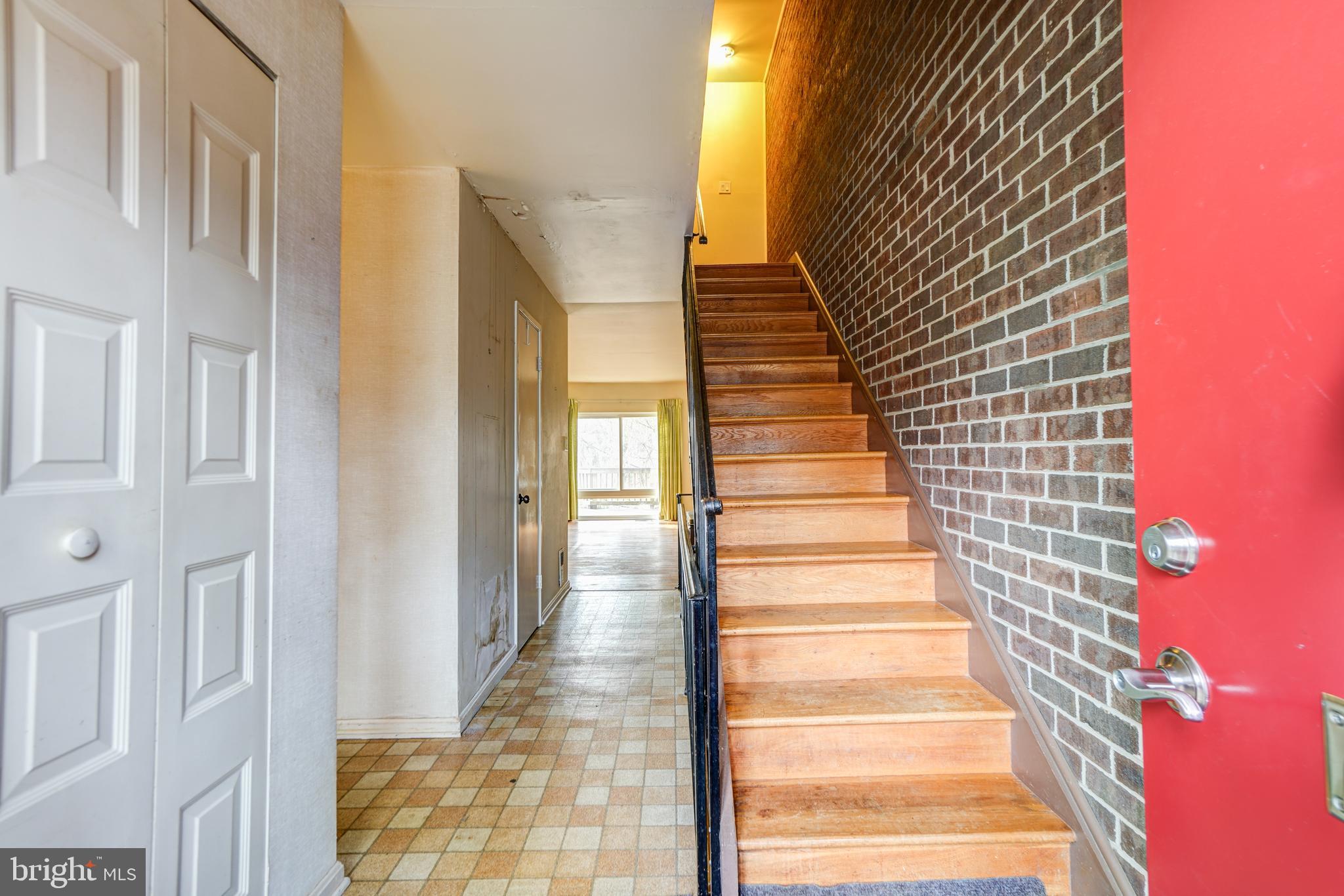 8138 Inverness Ridge Road Potomac, MD 20854 - Photo 4 of 45