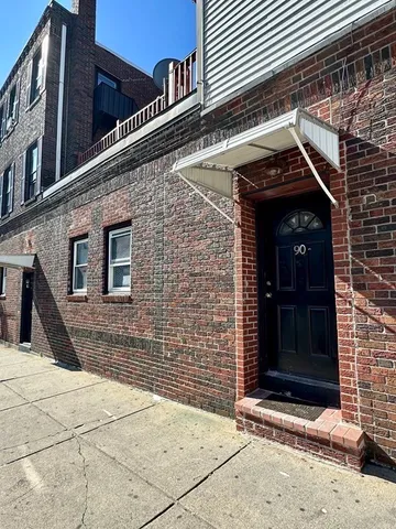 $2,300 | 90 Brooks Street, Unit 1, Boston, MA 02128