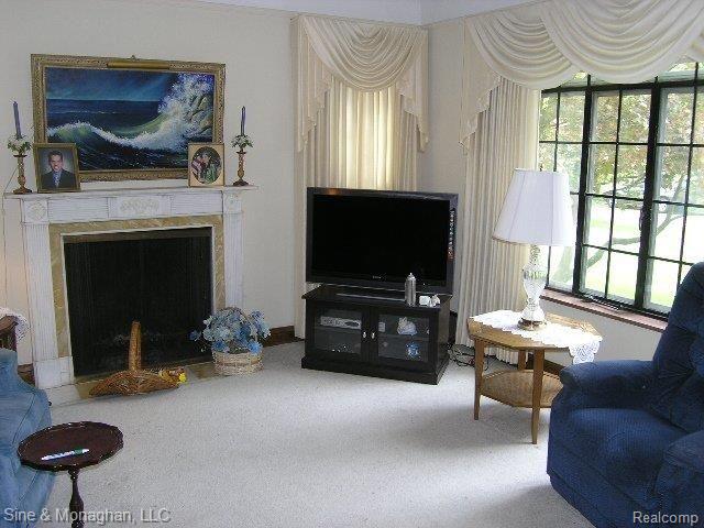 4230 Audubon Road Detroit, MI 48224 - Photo 3 of 9 Living Room