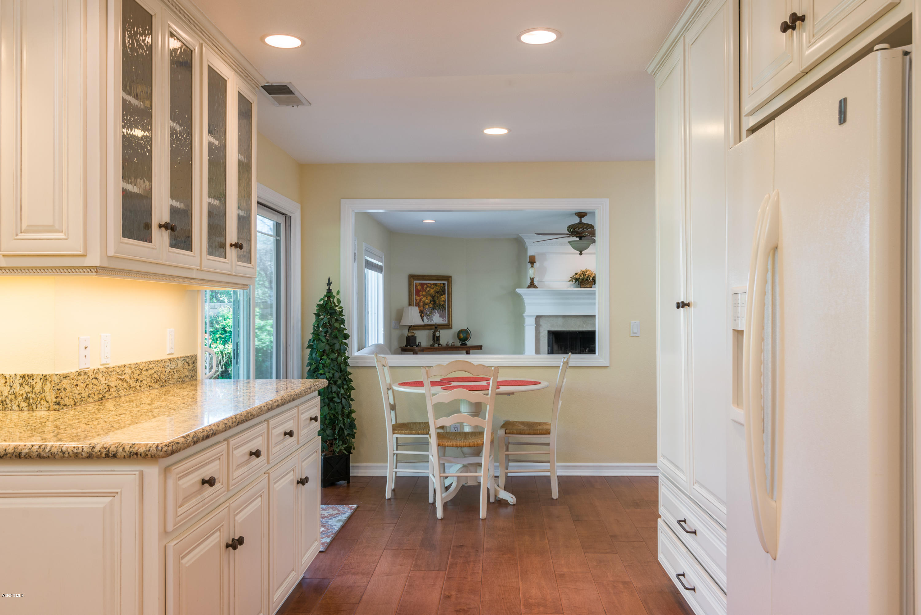 25628 Fedala Road Valencia, CA 91355 - Photo 11 of 45 Kitchen-3