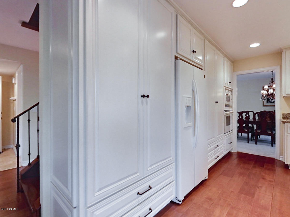 25628 Fedala Road Valencia, CA 91355 - Photo 12 of 45 Pantry/Kitchen