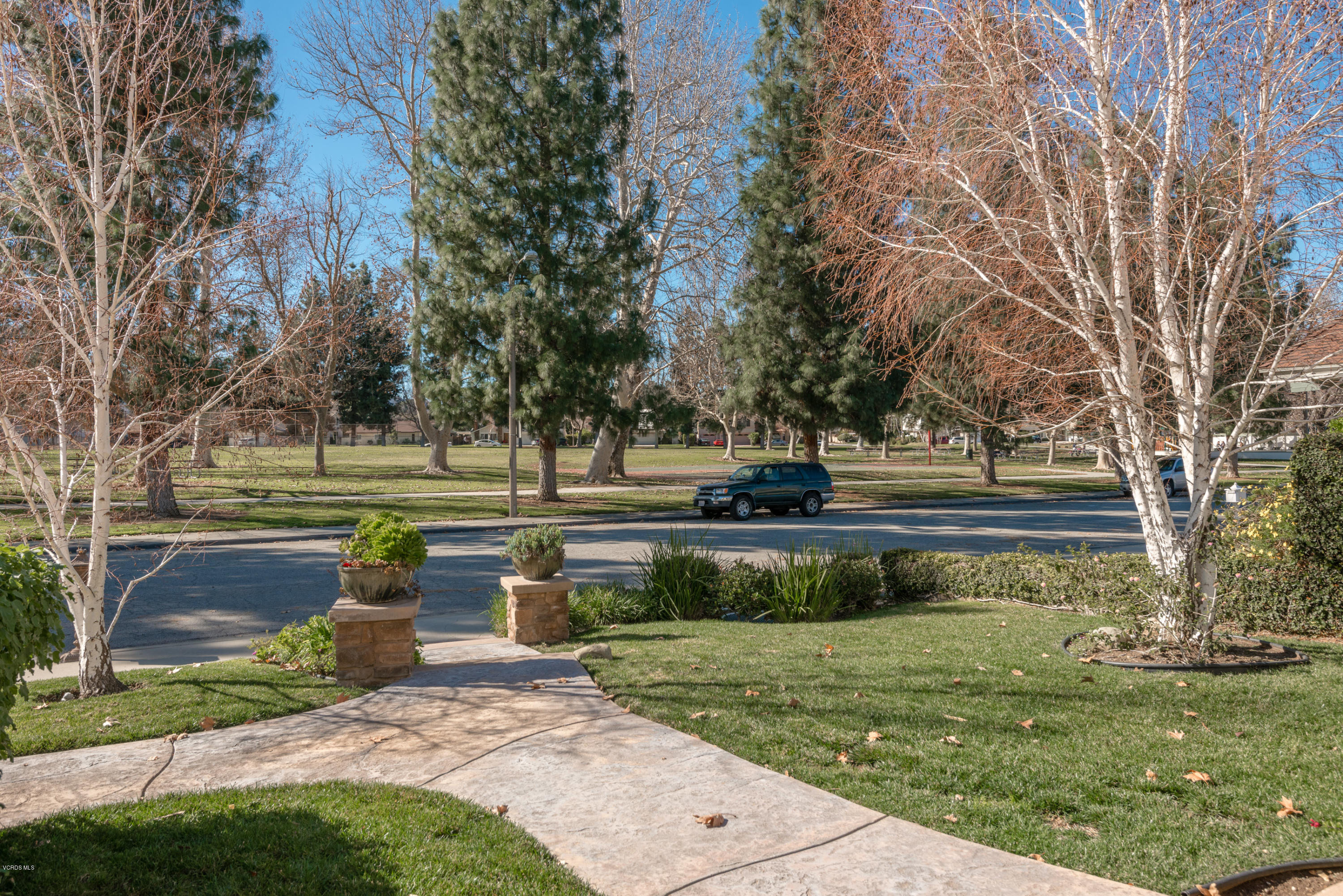 25628 Fedala Road Valencia, CA 91355 - Photo 25 of 45 Front Yard View