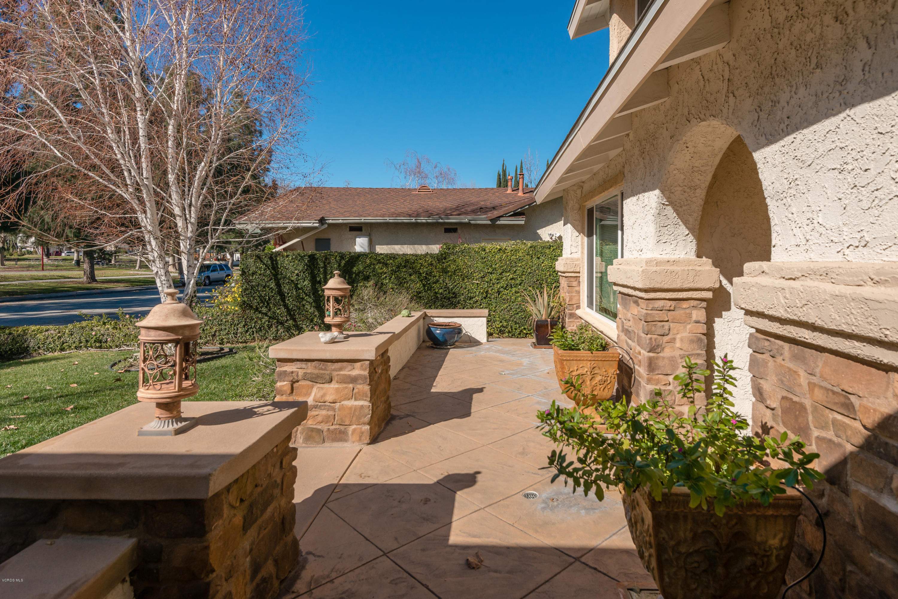 25628 Fedala Road Valencia, CA 91355 - Photo 4 of 45 Front Patio
