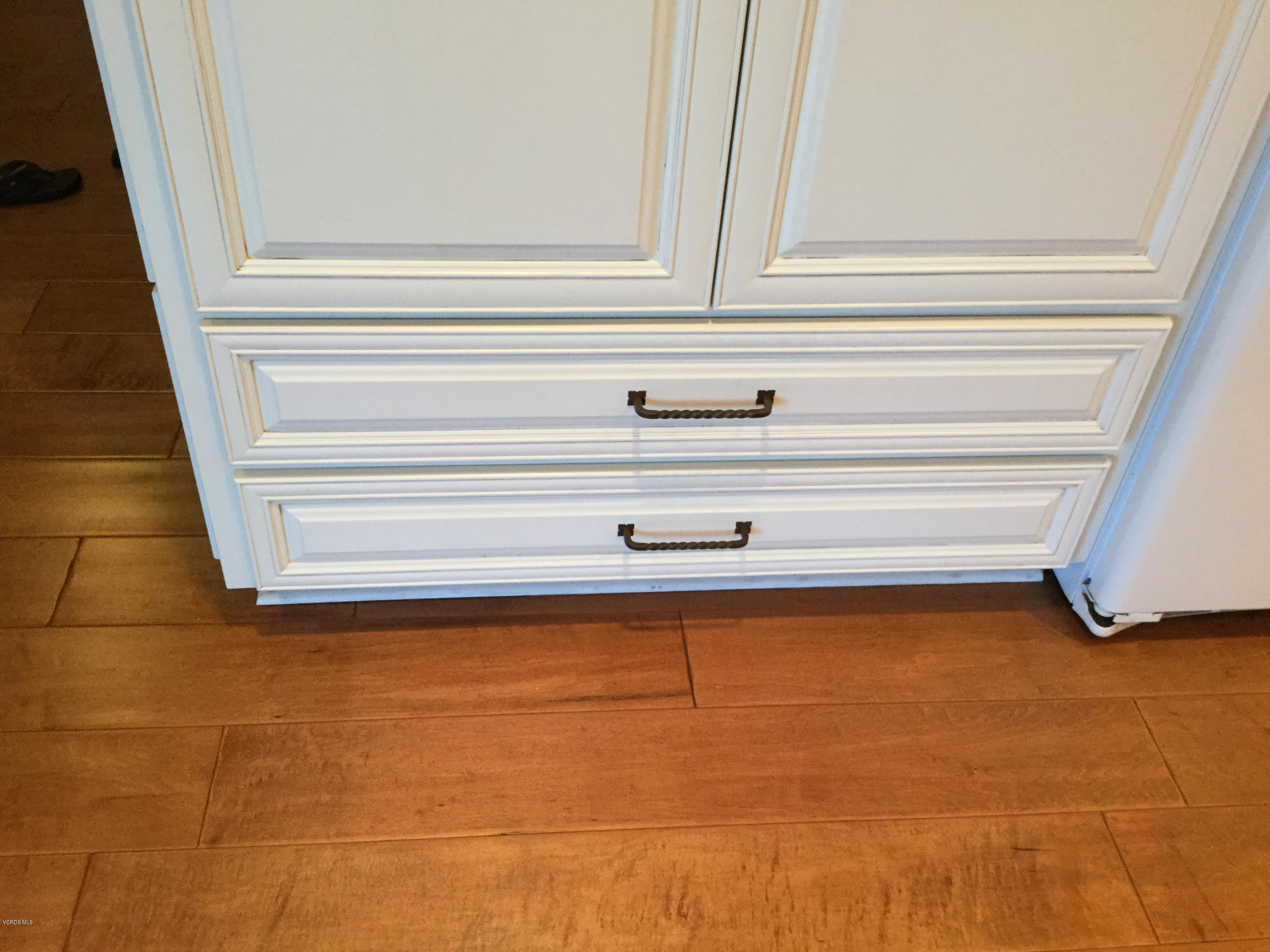 25628 Fedala Road Valencia, CA 91355 - Photo 35 of 45 Kitchen storage