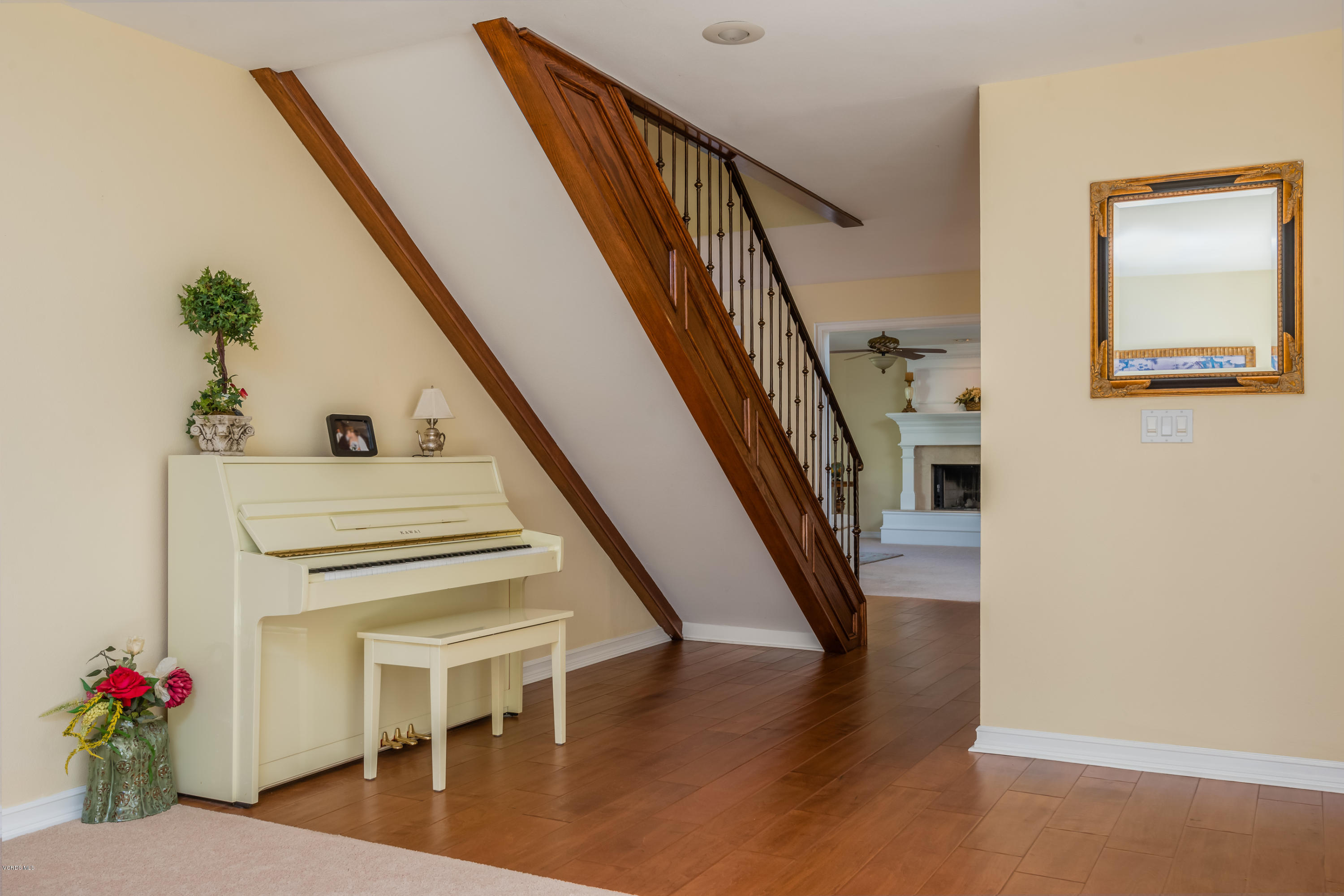 25628 Fedala Road Valencia, CA 91355 - Photo 6 of 45 Foyer