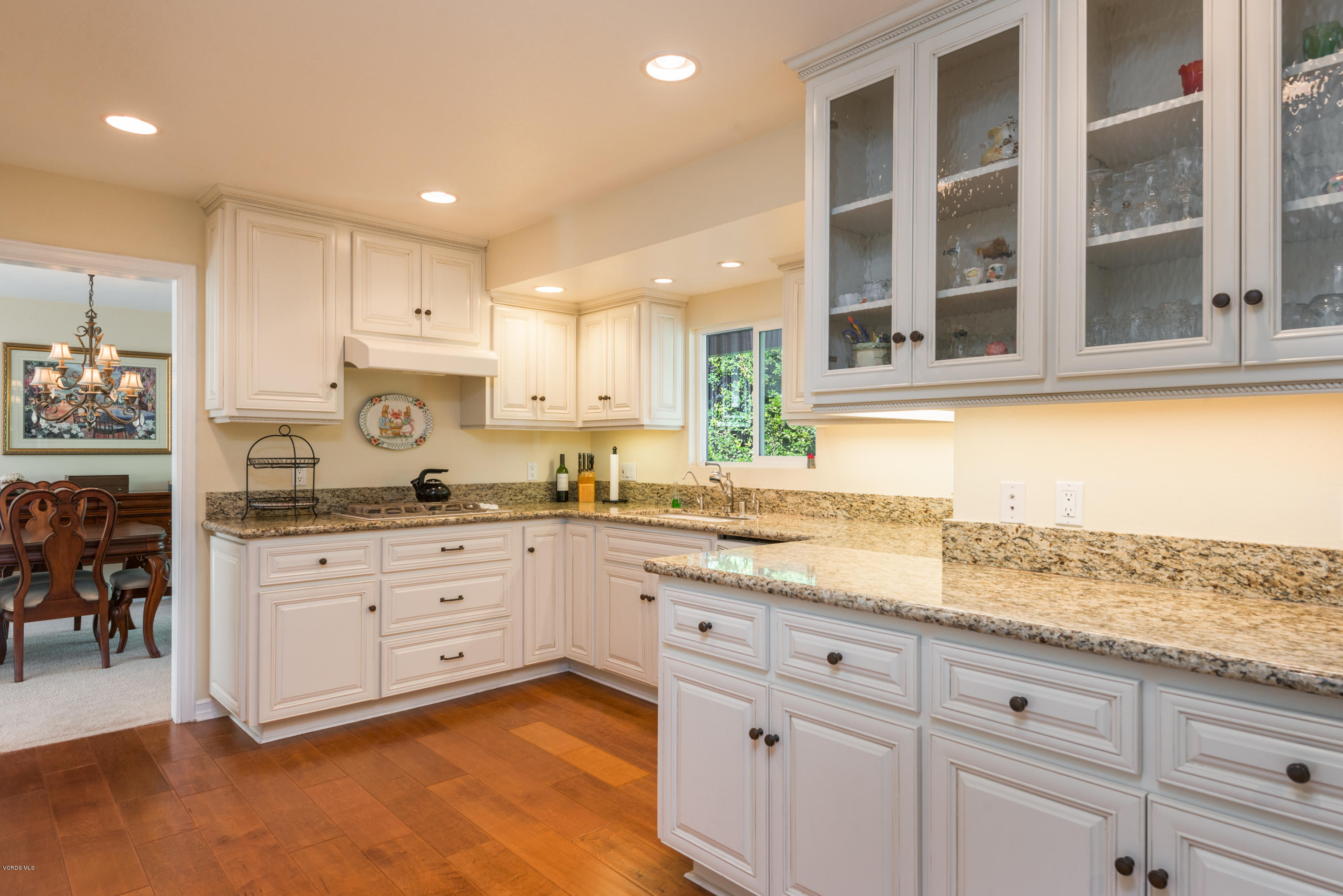 25628 Fedala Road Valencia, CA 91355 - Photo 9 of 45 Kitchen