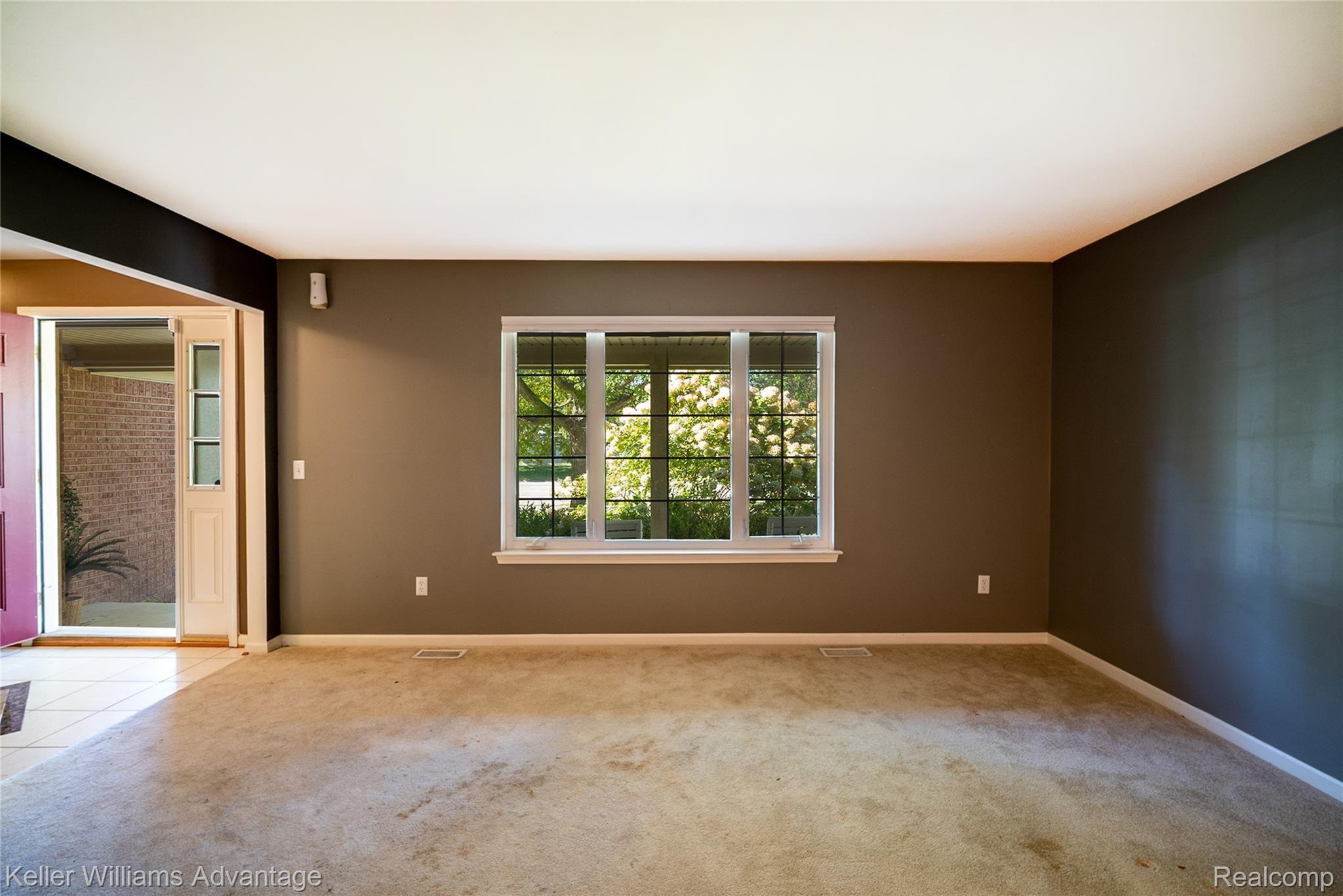 MerrimanRd_14644_Living 2.jpg