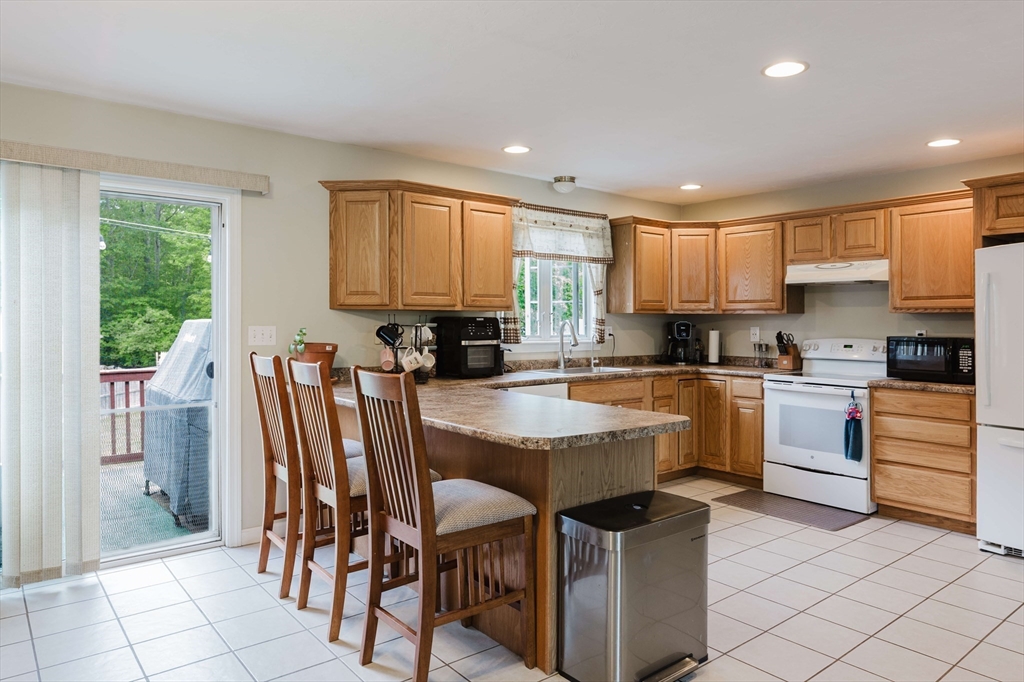 1241 Sharps Road Swansea, MA 02777 - Photo 5 of 20