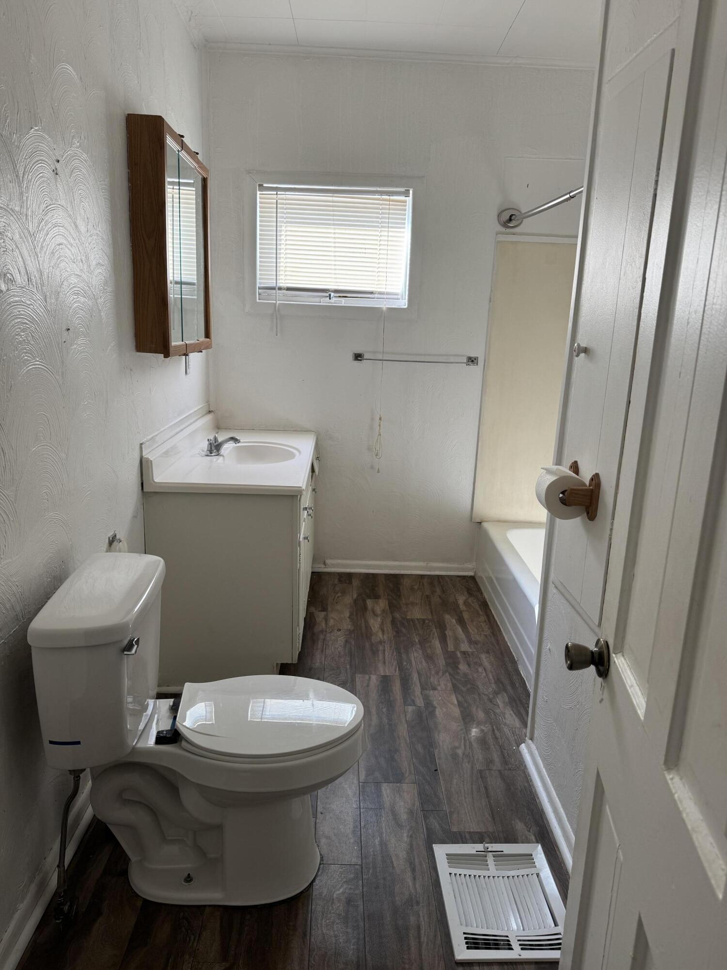 75 Filer Street Manistee, MI 49660 - Photo 11 of 11 75 1/2 Bathroom