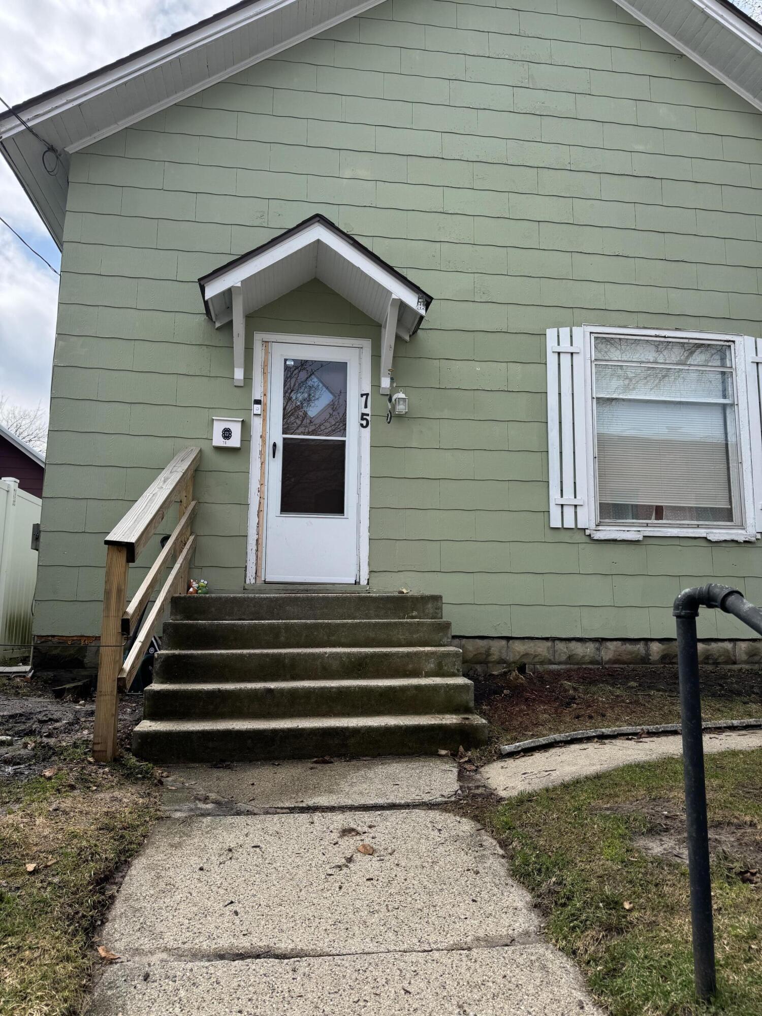 75 Filer Street Manistee, MI 49660 - Photo 2 of 11 75 Filer