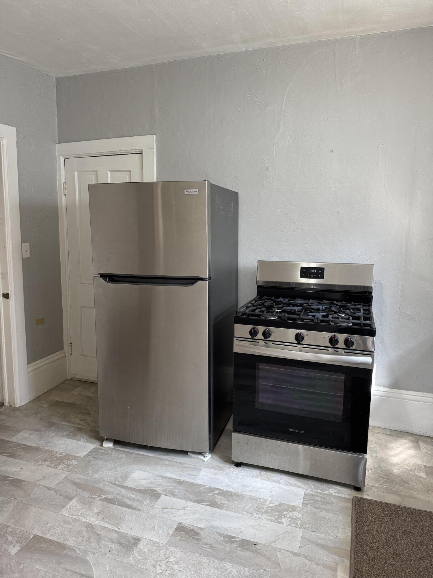 75 Filer Street Manistee, MI 49660 - Photo 8 of 11 75 1/2 Kitchen