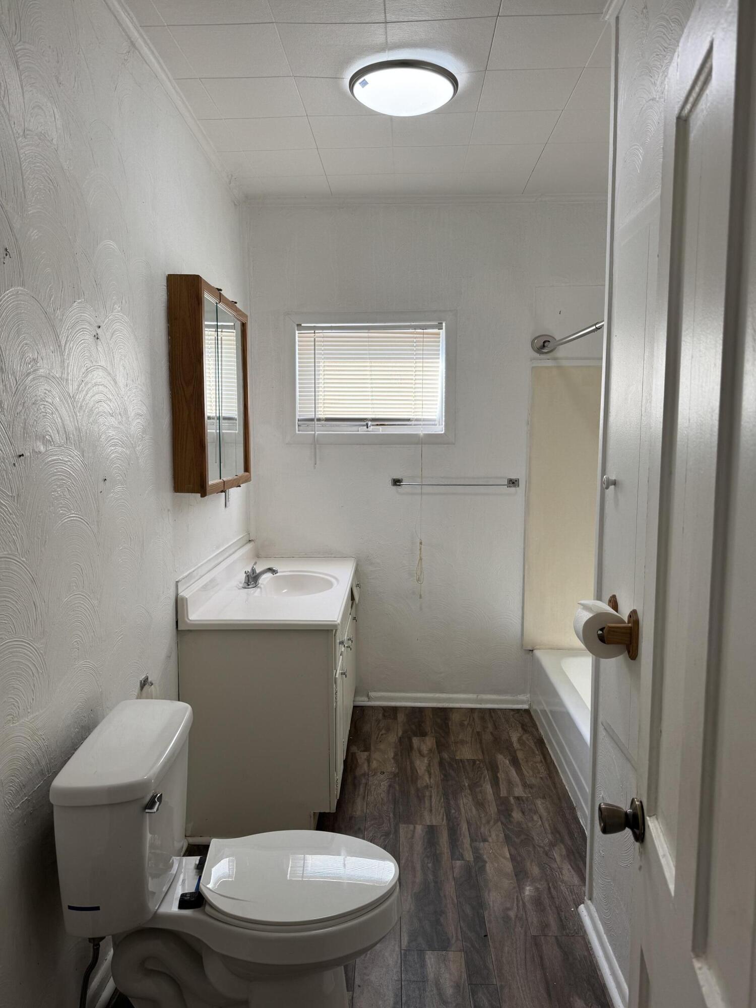 75 Filer Street Manistee, MI 49660 - Photo 10 of 11 75 1/2 Bathroom