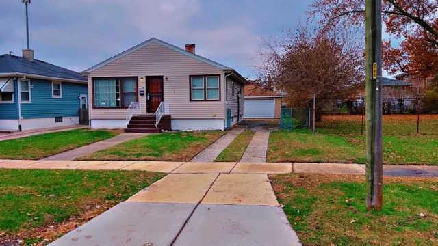 $110,000 | 283 Paxton Avenue, Calumet City, IL 60409