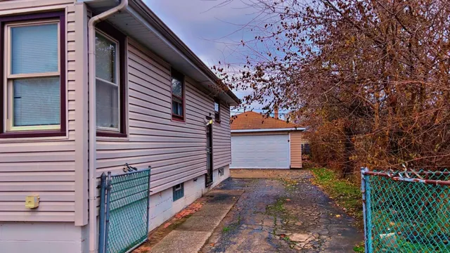 $110,000 | 283 Paxton Avenue, Calumet City, IL 60409