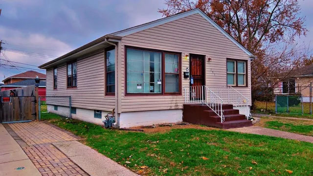 $110,000 | 283 Paxton Avenue, Calumet City, IL 60409
