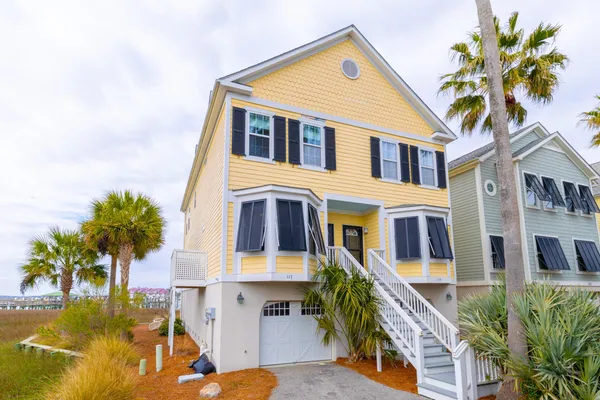 $899,000 | 117 West 2nd Street, Folly Beach, SC 29439