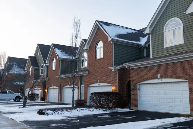 $438,000 | 228 West Fairview Way, Palatine, IL 60067