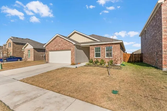 $2,400 | 4916 Knob Drive, Fort Worth, TX 76179