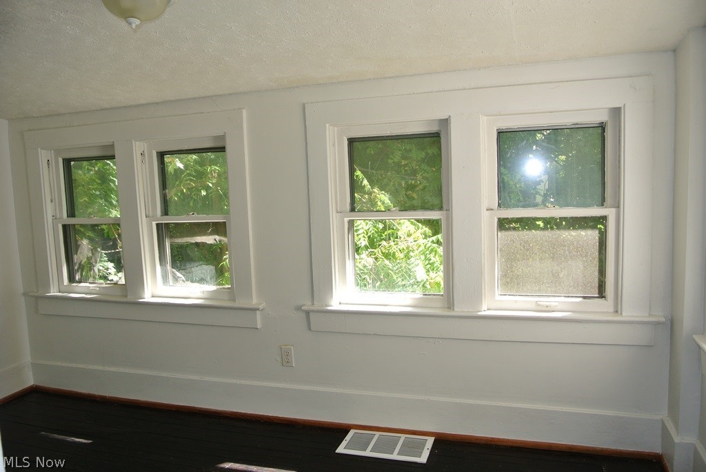 695 Aberdeen Street Akron, OH 44310 - Photo 20 of 25