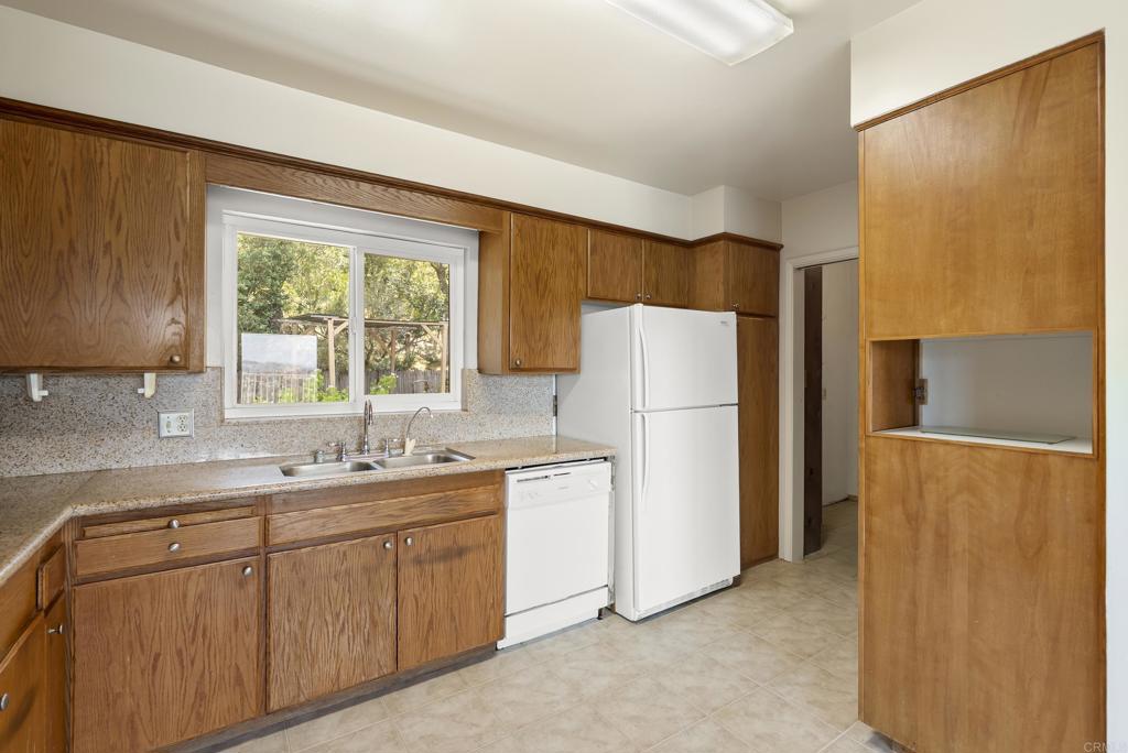899 Van Horn Road El Cajon, CA 92019 - Photo 12 of 44