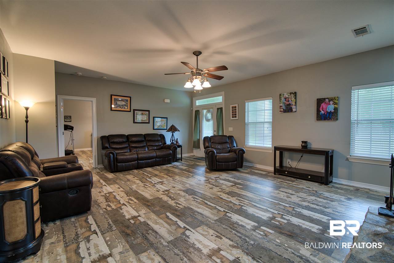 8255 Dixon Road, Unit A Bay Minette, AL 36507 - Photo 9 of 47 Great Room
