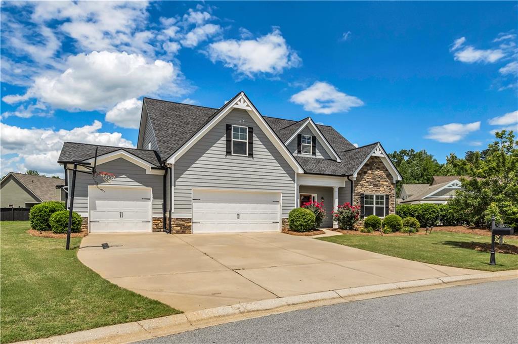 304 Red Cap Circle Jefferson, GA 30549 - Photo 2 of 39