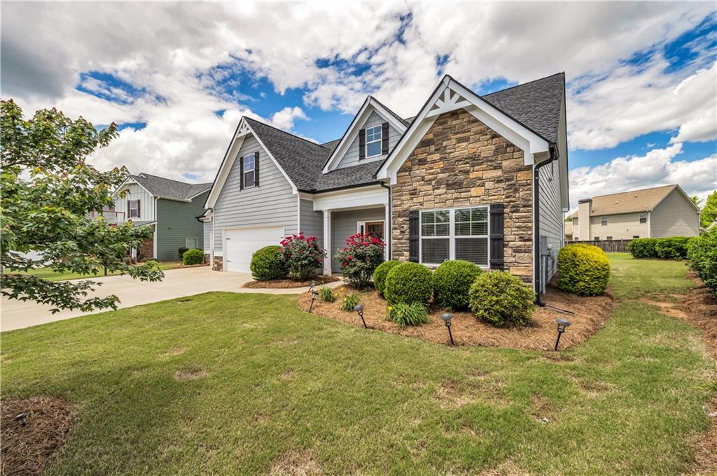 304 Red Cap Circle Jefferson, GA 30549 - Photo 3 of 39