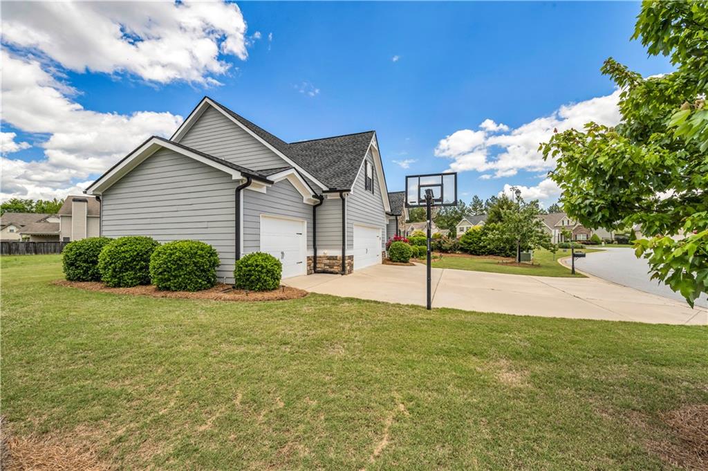 304 Red Cap Circle Jefferson, GA 30549 - Photo 5 of 39