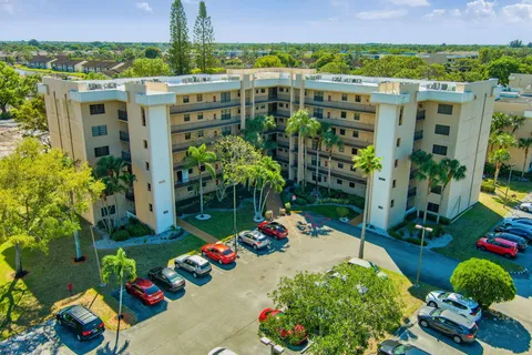 $124,000 | 4700 Lucerne Lakes Boulevard West, Unit 206, Lake Worth, FL 33467