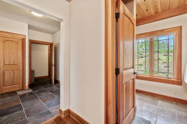 a view of an entryway with a livingroom