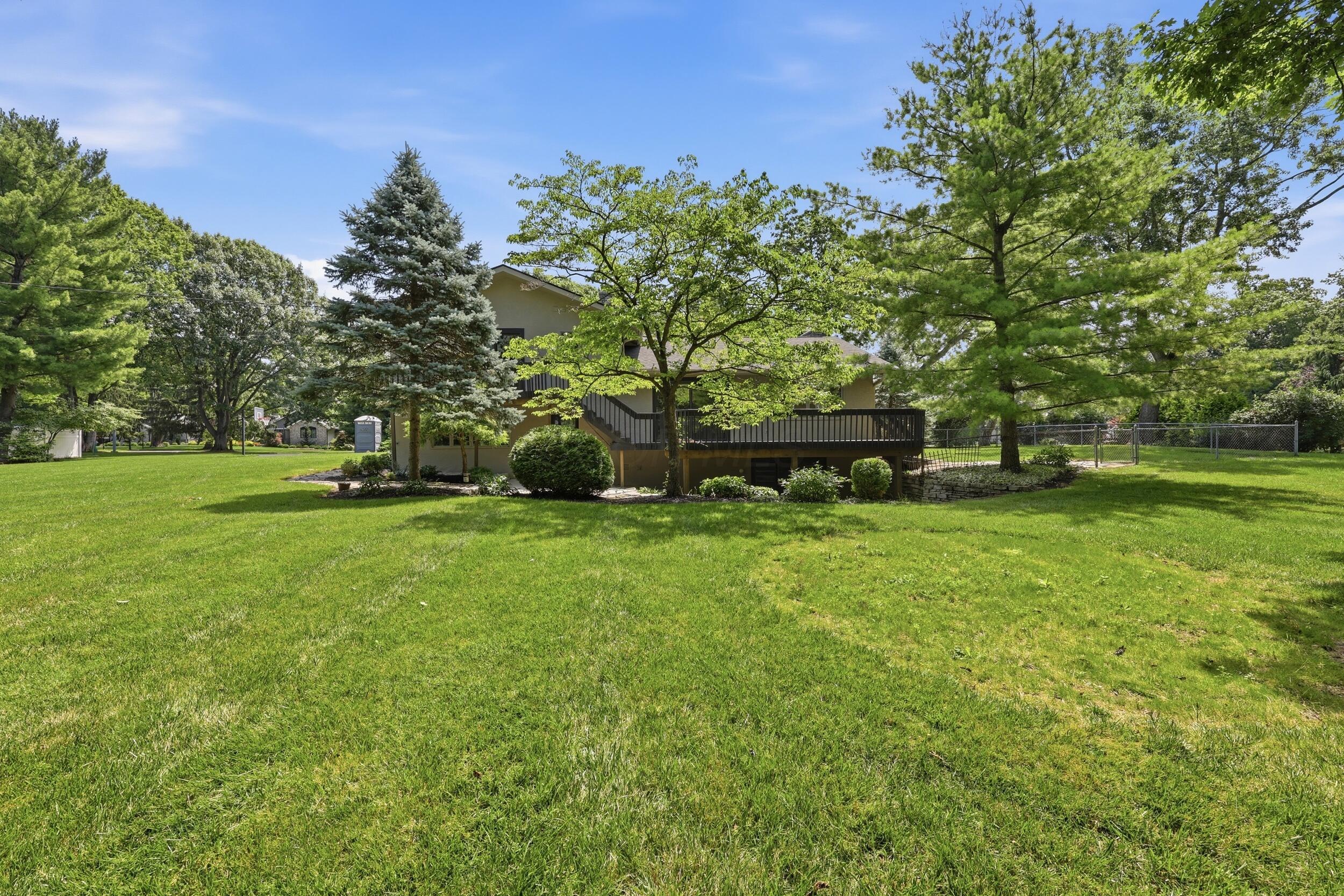 4499 Summit Ridge Road Upper Arlington, OH 43220 - Photo 54 of 76 Expansive Yard
