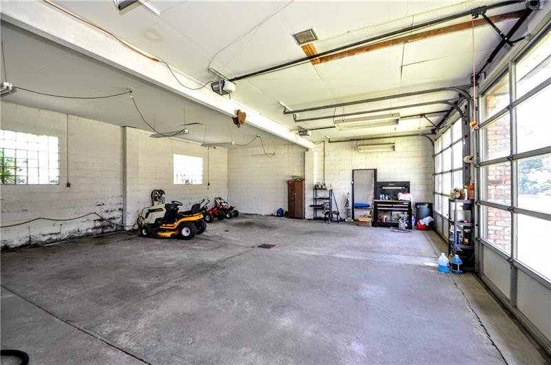 4080 Fundistown Road Trafford, PA 15085 - Photo 6 of 25 Gallery Image 6