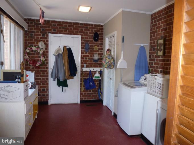 102 Tunbridge Road Baltimore, MD 21212 - Photo 15 of 30 Rare Mudroom off garage & patio leading to kitchen