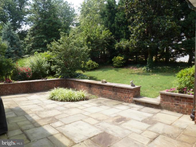 102 Tunbridge Road Baltimore, MD 21212 - Photo 17 of 30 Large Blue stone patio with built-in planters