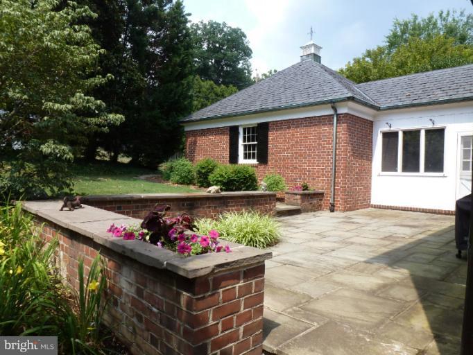 102 Tunbridge Road Baltimore, MD 21212 - Photo 20 of 30 Lovely patio off Family room, study & mudrooom