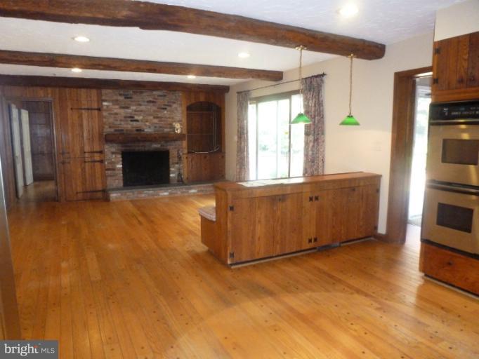 102 Tunbridge Road Baltimore, MD 21212 - Photo 3 of 30 Very large Familiy/Kitchen combination