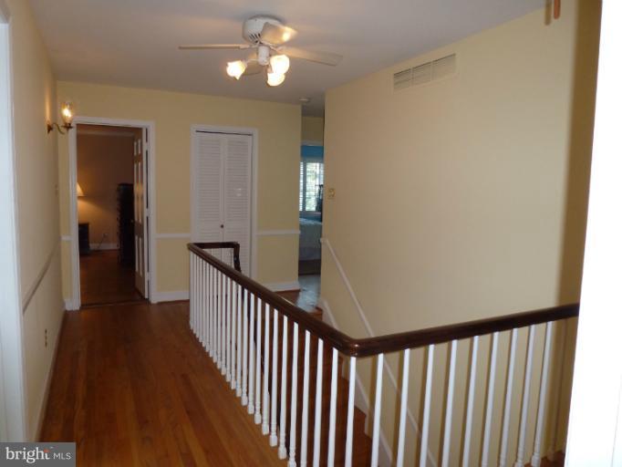 102 Tunbridge Road Baltimore, MD 21212 - Photo 6 of 30 Upstairs wrap around hallway